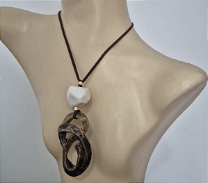 Colar Enrosco - marrom e preto