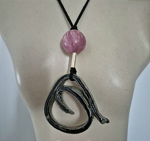 Colar Enrosco - preto