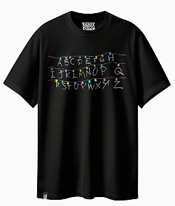 Camiseta Básica Stranger Things Alfabeto