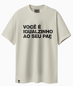 Camiseta Básica Frase Mãe Você é Igualzinho seu Pai