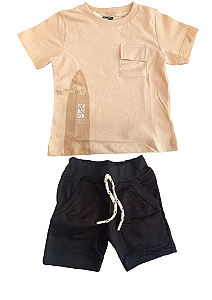 Conjunto Camiseta em Meia Malha na Cor Bege e Bermuda Moletinho na Cor Preta TMX