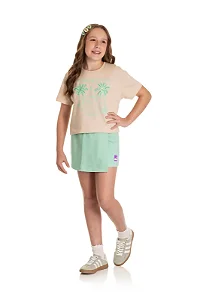 Conjunto Juvenil Feminino com Camiseta Cropped Oversized Bege e Short Saia Verde Menta Adulteens