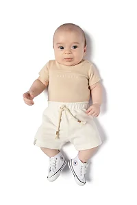 Conjunto para Bebê Masculino com Body Manga Curta Bege e Bermuda em Moletinho com Linho Marfim TMX