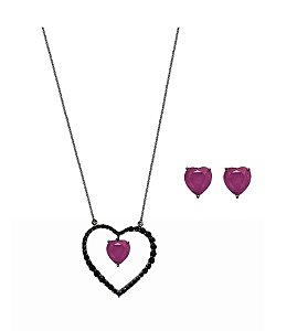 CONJUNTO DE BRINCOS E COLAR COM CORAÇÃO FUCSIA BANHADO A RÓDIO NEGRO