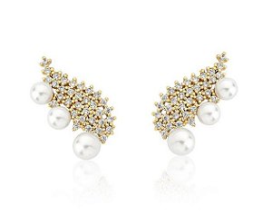 BRINCO EAR CUFF CRAVEJADO COM TRÊS PÉROLAS BANHADO A OURO