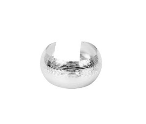 BRACELETE LARGO REDONDO RISCADO BANHADO A RÓDIO BRANCO