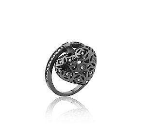 ANEL COM PINGENTE DE CORAÇÃO VAZADO FOLHEADO A RÓDIO NEGRO