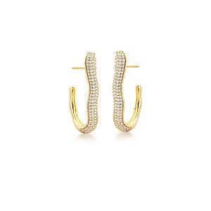 MEIA ARGOLA ORGÂNICA COM CRAVAÇÃO FRONTAL BANHADA A OURO