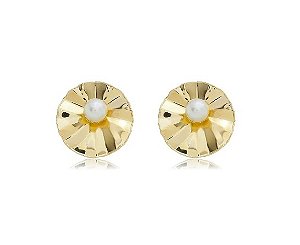 BRINCO FLOR ORGÂNICO COM PÉROLA  BANHADO A OURO