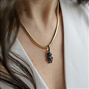 PINGENTE AVULSO MENINA CRAVAÇÃO NEGRA COM ABERTURA NA CONTRARGOLA BANHADO A OURO