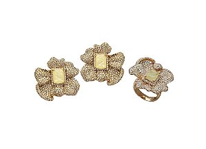 CONJUNTO FLOR CRAVEJADA COM PEDRA RETANGULAR AMARELA BANHADO A OURO