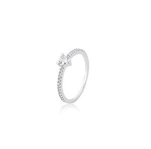 ANEL CORAÇÃO CENTRAL COM CRAVAÇÃO LATERAL BANHADO A RÓDIO BRANCO