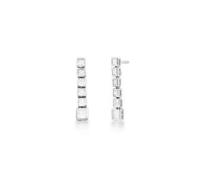 BRINCO PÊNDULO COM CRISTAIS QUADRADOS BANHADO A RÓDIO