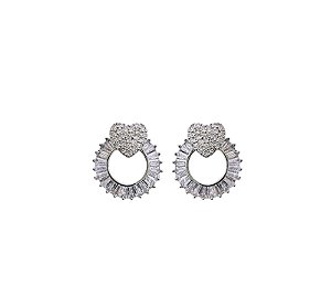 BRINCO REDONDO BAGUETADO COM CORAÇÃO BANHADO A RÓDIO BRANCO