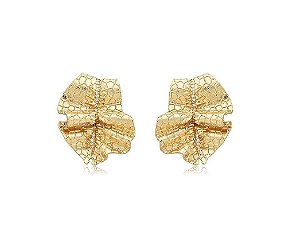 BRINCO FOLHA TRABALHADA ACETINADA BANHADO A OURO