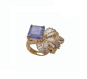 Anel Pedra Lavanda Fusion com Folhas Cravejadas Banhado a Ouro