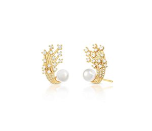 Brinco Ear Cuff de Pérola com Fileiras Curvas Cravejadas Banhado a Ouro