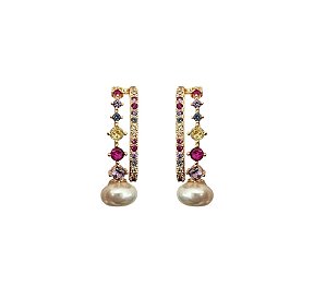 Brinco Ear hook com Cravação Colorida e Pérola Shell Banhado a Ouro
