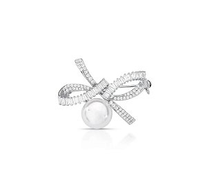 Broche de Laço com Pérola Shell Banhado a Ródio Branco