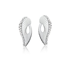 BRINCO ASA TRABALHADA COM CRAVAÇÃO LATERAL BANHADO A RÓDIO