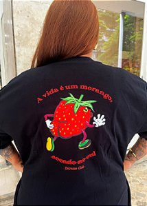 Camiseta A Vida é um m morango socado no cu