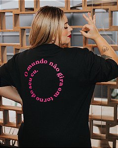 Camiseta O Mundo Não Gira - Preta