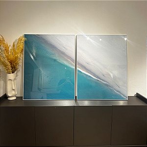 Conjunto com 2 Quadros Decorativos Mar Azul. Medida 70x90 cm cada com moldura alumínio Branco.