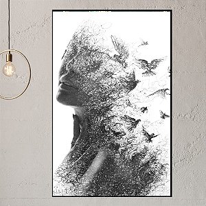 Quadro Decorativo Mulher com detalhes preto e branco.