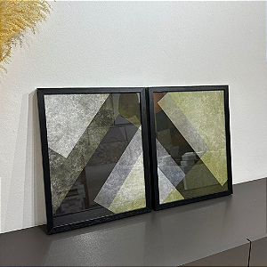 Conjunto com 2 Quadros Decorativos. Medida 40x50cm cada com moldura madeira preta e vidro incolor.