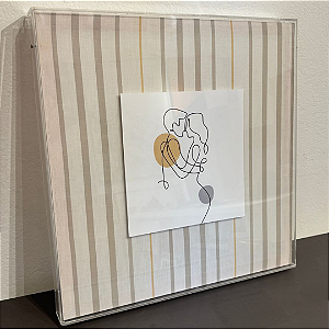 Quadro Acrílico Decorativo Casal. Medida 40x40 imagem flutuante, fundo em tecido.