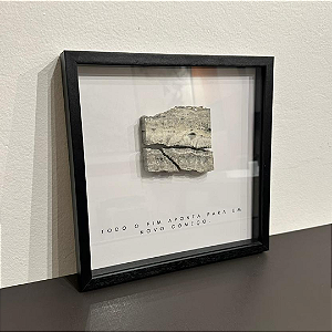 Quadro Decorativo Coleção Travertinos pelo Mundo. Medida 40x40 - moldura madeira preta, espaçador e vidro incolor.