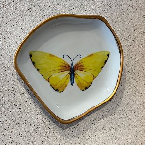 Prato Decorativo Pintado à mão pelo Estudio Germer- Orgânico Borboleta