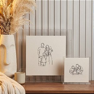 Acrílico com foto personalizada bordada em linhas.