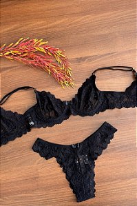CONJUNTO RENDADO SEM BOJO COM ARO E CALCINHA FIO EM RENDA PRETO  Ref.: 0194