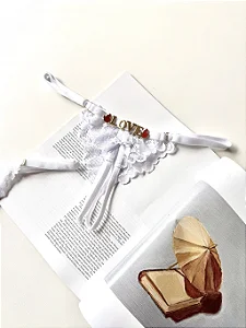 CALCINHA KISS - ME ABERTA ENTRE AS PERNAS PERSONALIZÁVEL ATÉ 8 LETRAS COR BRANCA ( LETRAS INLCUSAS)