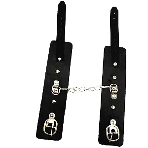 BRACELETE DE PELUCIA PRETA DOMINATRIXXX