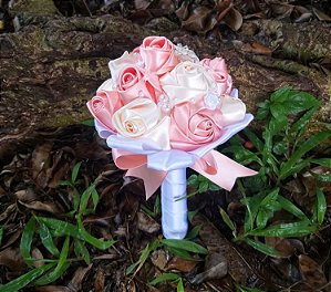 Buquê Botão de Rosa de Cetim