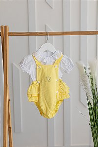 Jardineira bordada amarela com camisa