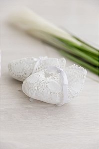 Sapatinho de Batizado branco em Renda Renascença