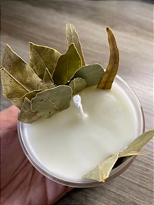 Vela Vegana com Louro e Eucalipto e essência Vanilla