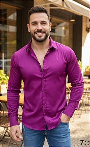 Camisa Slim Fit Acetinada Longa Uva