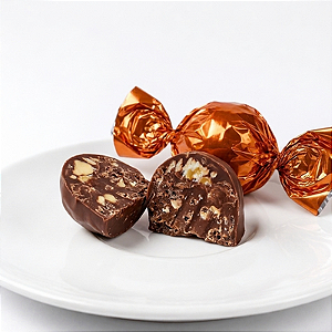 Bombom de chocolate ao leite com pedaços de laranja - 13 g