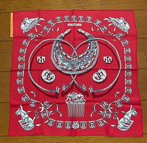 HERMÈS LENÇO VERMELHO EM SEDA