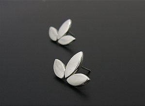 BRINCO FLOR DE LÓTUS SÓ PRATA