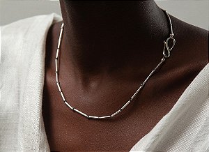 COLAR CANUTILHO COM HEMATITA PRATA