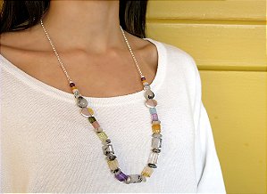 COLAR CORRENTE PEDRAS VARIADAS E TRUQUEL DE PRATA QUARTZO RUTILADO