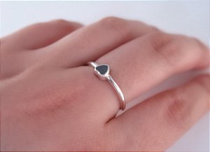 ANEL UNI HEMATITA CORAÇÃO HEMATITA