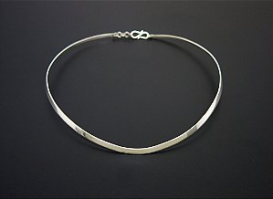 COLAR ARO CHAPA LISA LARGA COM FECHO LU PRATA