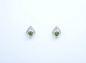 BRINCO LOSANGO CORAÇÃO COM PERIDOTO