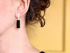 BRINCO TRILOGIA EXCLAMAÇÃO TURMALINA NEGRA TURMALINA